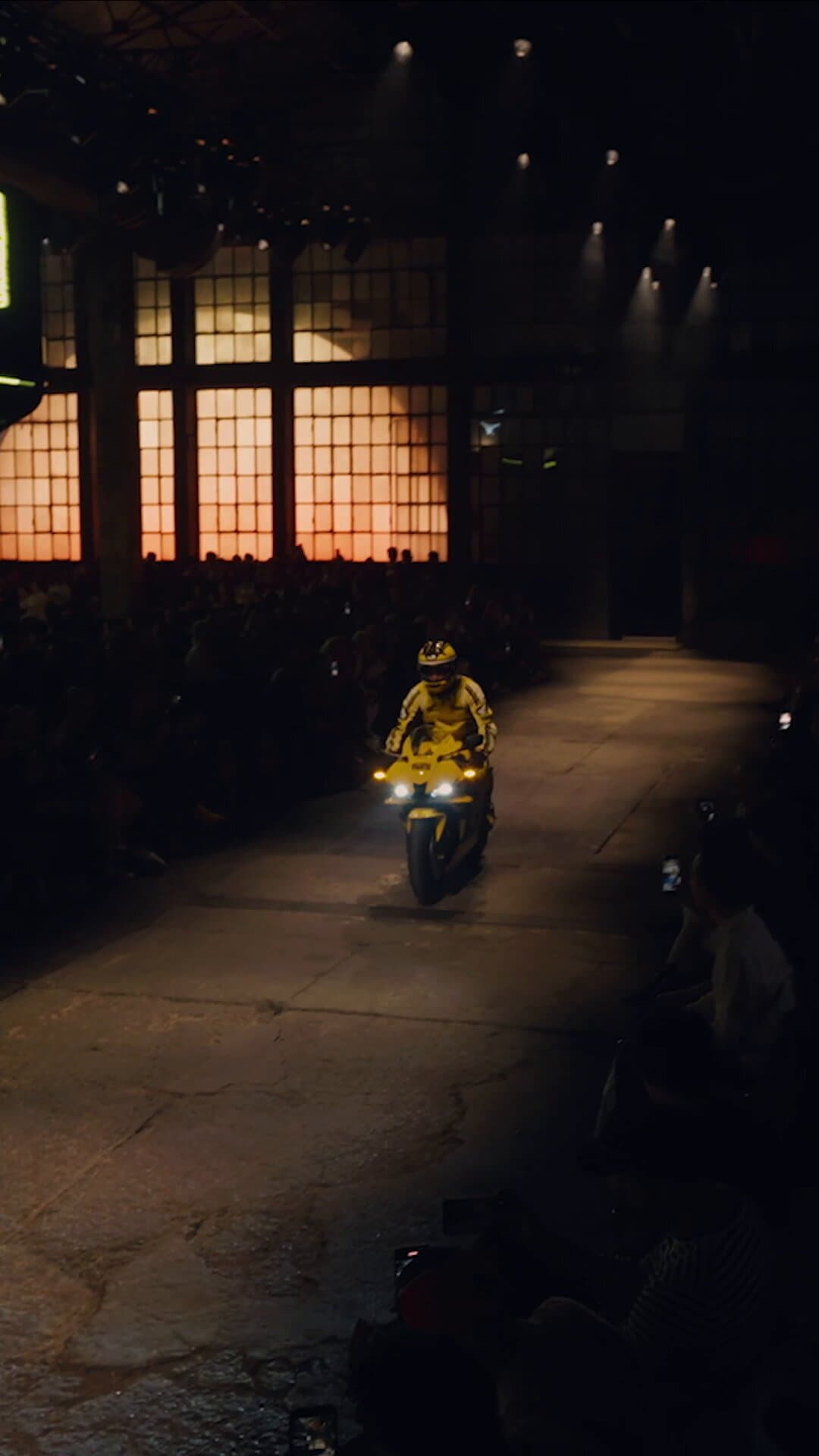 Honda公式が投稿した、Onitsuka Tigerとのコラボレーション発表動画のフレーム